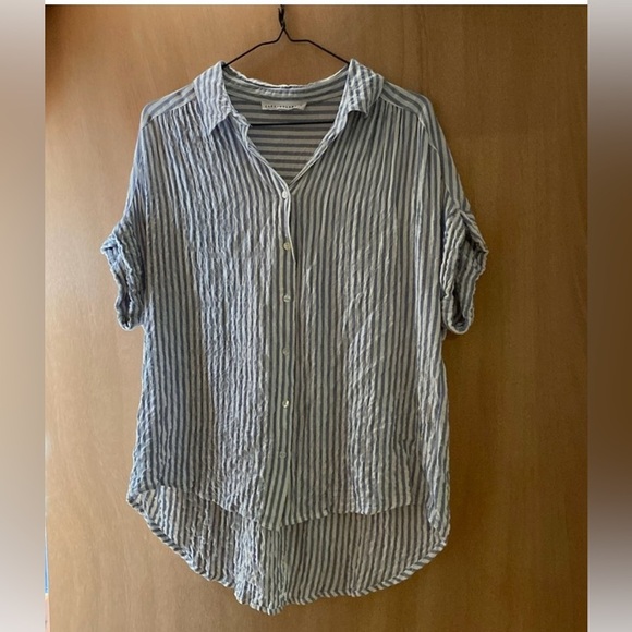 Oversized, short sleeve button up blue and white striped seer-sucker shirt - Picture 1 of 8